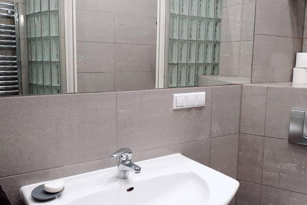 Bright&Comfy Apt -Few Min To Main Square Cracovia Esterno foto